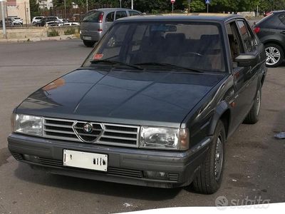 Begagnad Alfa Romeo 90 132 HK (97 kW) 1986 Grå Sedan