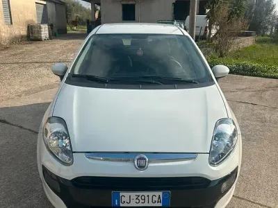 Usata Fiat Grande Punto 85 CV (62 kW) 2023 Bianco Utilitaria