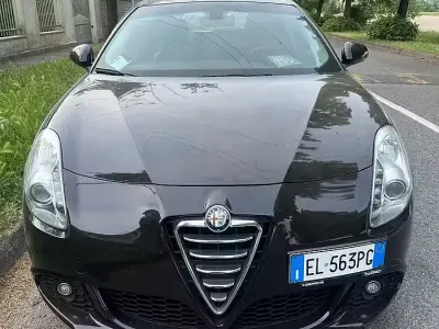 Usata Alfa Romeo Giulietta Exclusive 170 CV (125 kW) 2012 Nero Utilitaria