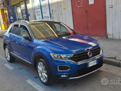 Usata VW T-Roc 116 CV (85 kW) 2019 Bluazzurro SUV