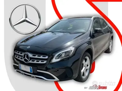 Käytetty Mercedes GLA180 109 HP (80 kW) 2018 Musta Katumaasturi