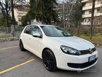 Usata VW Golf VI 122 CV (89 kW) 2009 Bianco Utilitaria