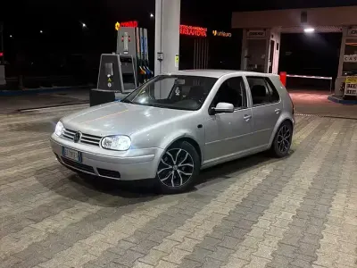 Usata VW Golf IV 130 CV (95 kW) 2002 Berlina
