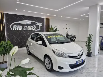 Usata Toyota Yaris 69 CV (50 kW) 2012 Bianco Utilitaria
