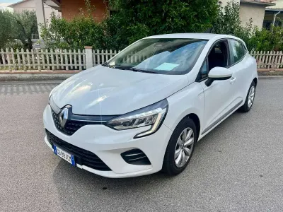 Usata Renault Clio V SE 72 CV (52 kW) 2021 Bianco Berlina