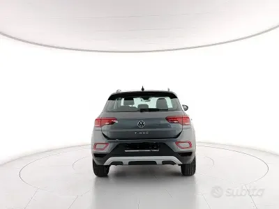 Usata VW T-Roc 150 CV (110 kW) 2024 Grigio SUV