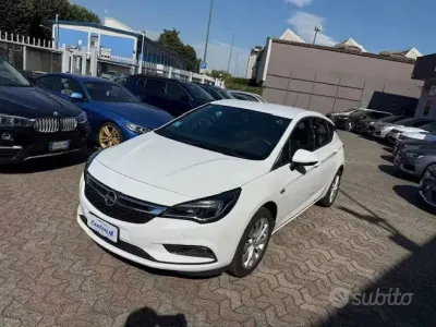 Usata Opel Astra Innovation 110 CV (80 kW) 2018 Bianco Berlina