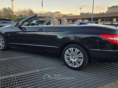 Usata Mercedes E200 Luxury 184 CV (135 kW) 2010 Nero Cabrio