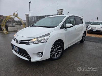 Usata Toyota Verso Active 111 CV (81 kW) 2014 Bianco Monovolume
