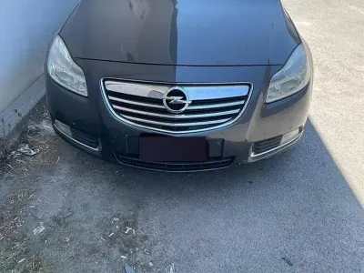 Usata Opel Insignia 160 CV (117 kW) 2010 Nero Station wagon