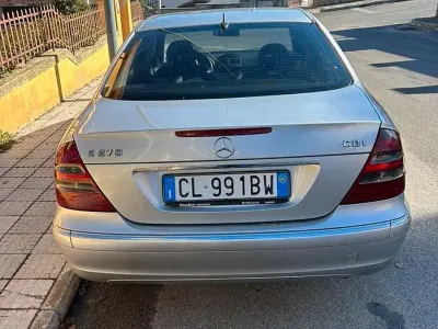 Usata Mercedes E270 170 CV (125 kW) 2004 Grigio Berlina