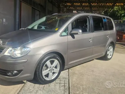 Usata VW Touran 105 CV (77 kW) 2009 Grigio Monovolume