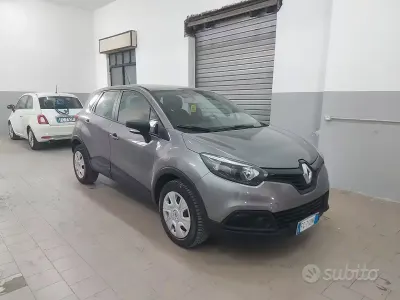 Käytetty Renault Captur 90 HP (66 kW) 2016 Harmaa Katumaasturi