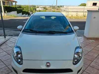 Usata Fiat Punto 77 CV (56 kW) 2012 Bianco Utilitaria