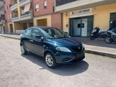 Usata Lancia Ypsilon Platinum 80 CV (58 kW) 2016 Blu/azzurro Utilitaria