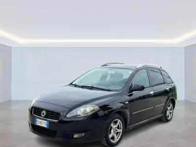 Begagnad Fiat Croma 150 HK (110 kW) 2010 Svart Minibuss