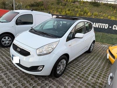 Usata Kia Venga 90 CV (66 kW) 2013 Bianco Utilitaria