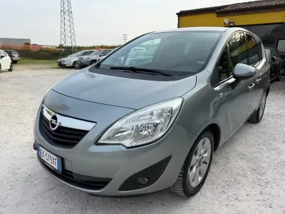 Usata Opel Meriva 101 CV (74 kW) 2012 Grigio Monovolume