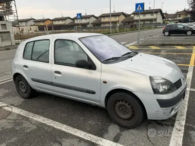 Usata Renault Clio II 58 CV (42 kW) 2009 Grigio Berlina