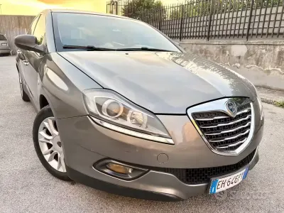 Usata Lancia Delta 120 CV (88 kW) 2011 Grigio Utilitaria