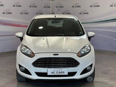 Usata Ford Fiesta Titanium 80 CV (58 kW) 2013 Bianco Utilitaria