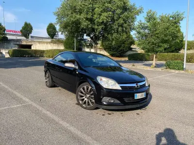 Usata Opel Astra Cosmo 140 CV (102 kW) 2007 Cabrio