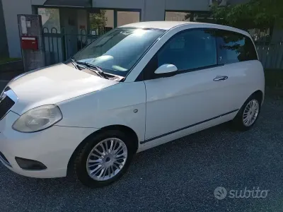 Usata Lancia Ypsilon 60 CV (44 kW) 2008 Bianco Utilitaria