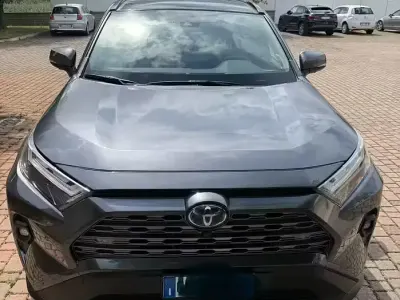 Usata Toyota RAV4 Lounge 178 CV (130 kW) 2022 Grigio SUV