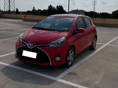 Usata Toyota Yaris Hybrid Active 73 CV (53 kW) 2015 Berlina
