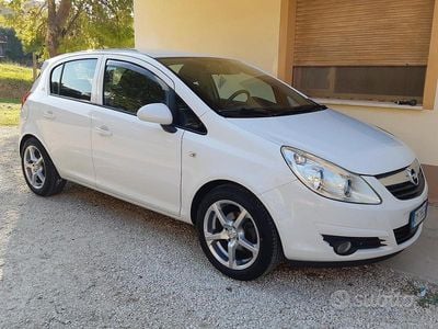 Usata Opel Corsa Enjoy 80 CV (58 kW) 2009 Bianco Utilitaria