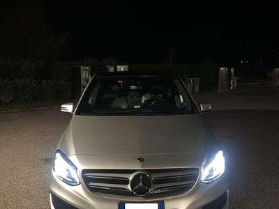 Usata Mercedes B200 Premium 136 CV (100 kW) 2018 Argento Monovolume