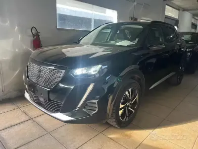 Używany Peugeot 2008 Allure 131 KM (96 kW) 2023 Vari colori SUV