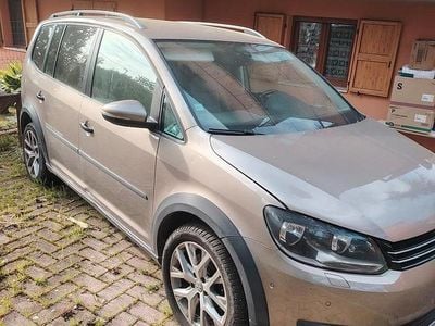 Begagnad VW Touran 150 HK (110 kW) 2014 Brun Minibuss