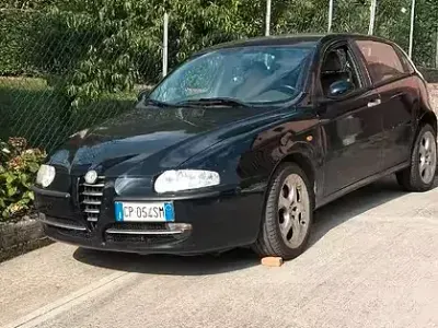 Usata Alfa Romeo 147 116 CV (85 kW) 2004 Nero Utilitaria