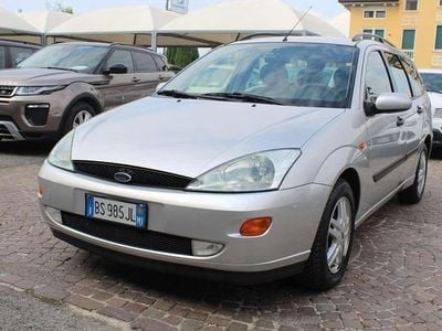 Usata Ford Focus Ghia 101 CV (74 kW) 2001 Argento metallizzato Station wagon