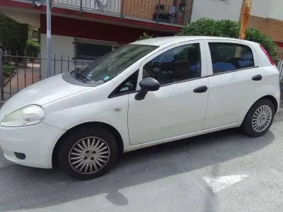 Usata Fiat Grande Punto Active 75 CV (55 kW) 2010 Bianco Utilitaria