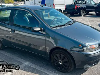 Usata Fiat Punto 60 CV (44 kW) 2001 Bluazzurro Utilitaria