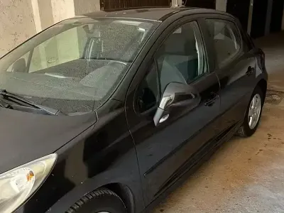 Usata Peugeot 207 88 CV (64 kW) 2008 Nero Berlina