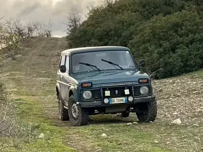 Usata Lada niva 75 CV (55 kW) 2001 Blu SUV