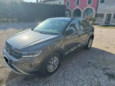 Usata VW T-Roc R-line 150 CV (110 kW) 2023 Grigio SUV