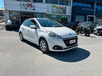 Usata Peugeot 208 Active 95 CV (69 kW) 2015 Bianco Utilitaria