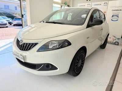 Usata Lancia Ypsilon Silver 69 CV (50 kW) 2021 Bianco Utilitaria