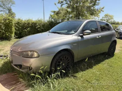 Usata Alfa Romeo 147 150 CV (110 kW) 2006 Grigio Utilitaria