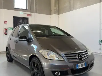 Usata Mercedes A180 Avantgarde 116 CV (85 kW) 2013 Grigio Berlina