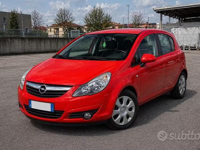 Usata Opel Corsa 85 CV (62 kW) 2010 Rosso Utilitaria