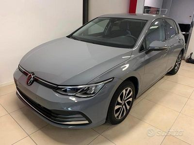 Usata VW Golf VIII Active 116 CV (85 kW) 2024 Grigio Berlina