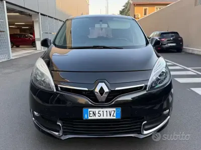 Usata Renault Scénic III 110 CV (80 kW) 2012 Nero Monovolume