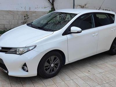 Usata Toyota Auris Hybrid Active 99 CV (72 kW) 2013 Bianco Berlina