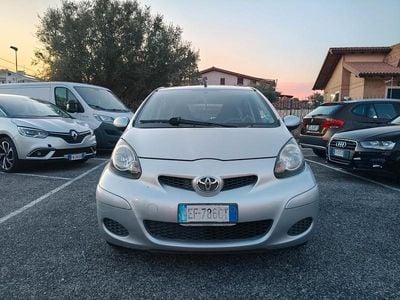 Usata Toyota Aygo 68 CV (50 kW) 2010 Argento Utilitaria