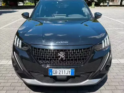 Usata Peugeot 2008 GT-line 131 CV (96 kW) 2020 Nero SUV